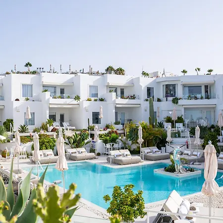 Lani'S Suites De Luxe - Adults Only-3